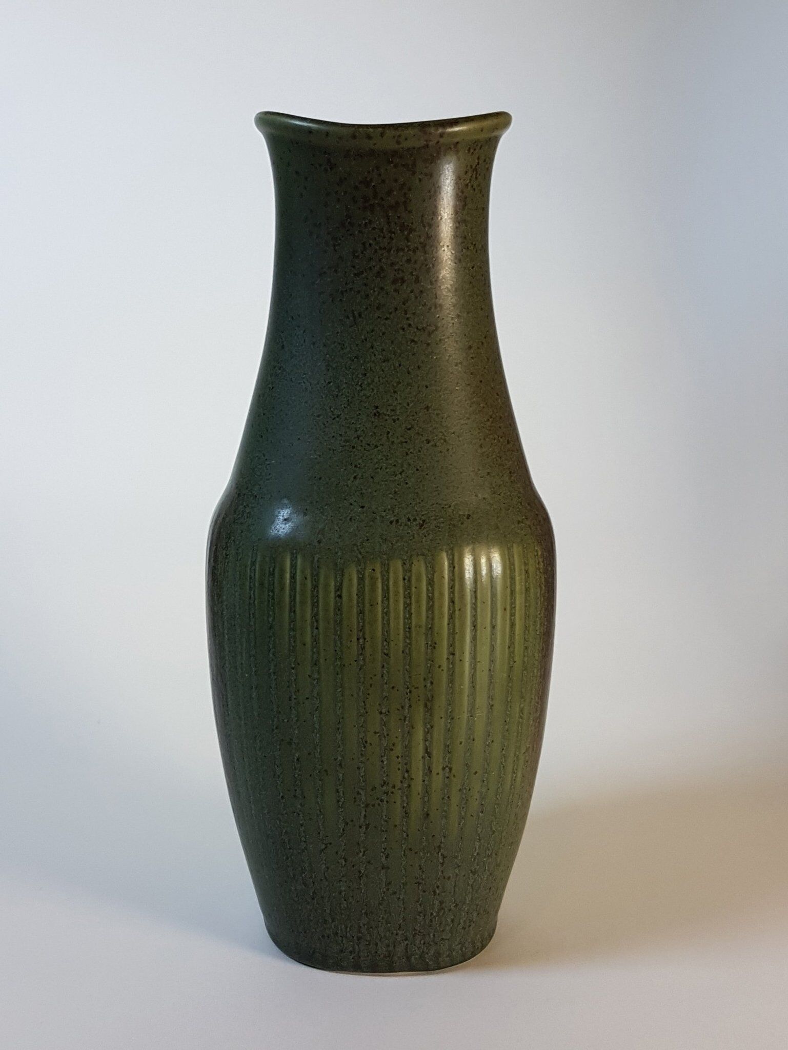 Vase, grez porcelain. collier series by gunnar nylund for rörstrand.  sweden 1936