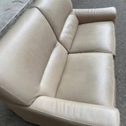 2/3-seater sofa in genuine beige leather by Roche Bobois. Very good condition, great comfort.