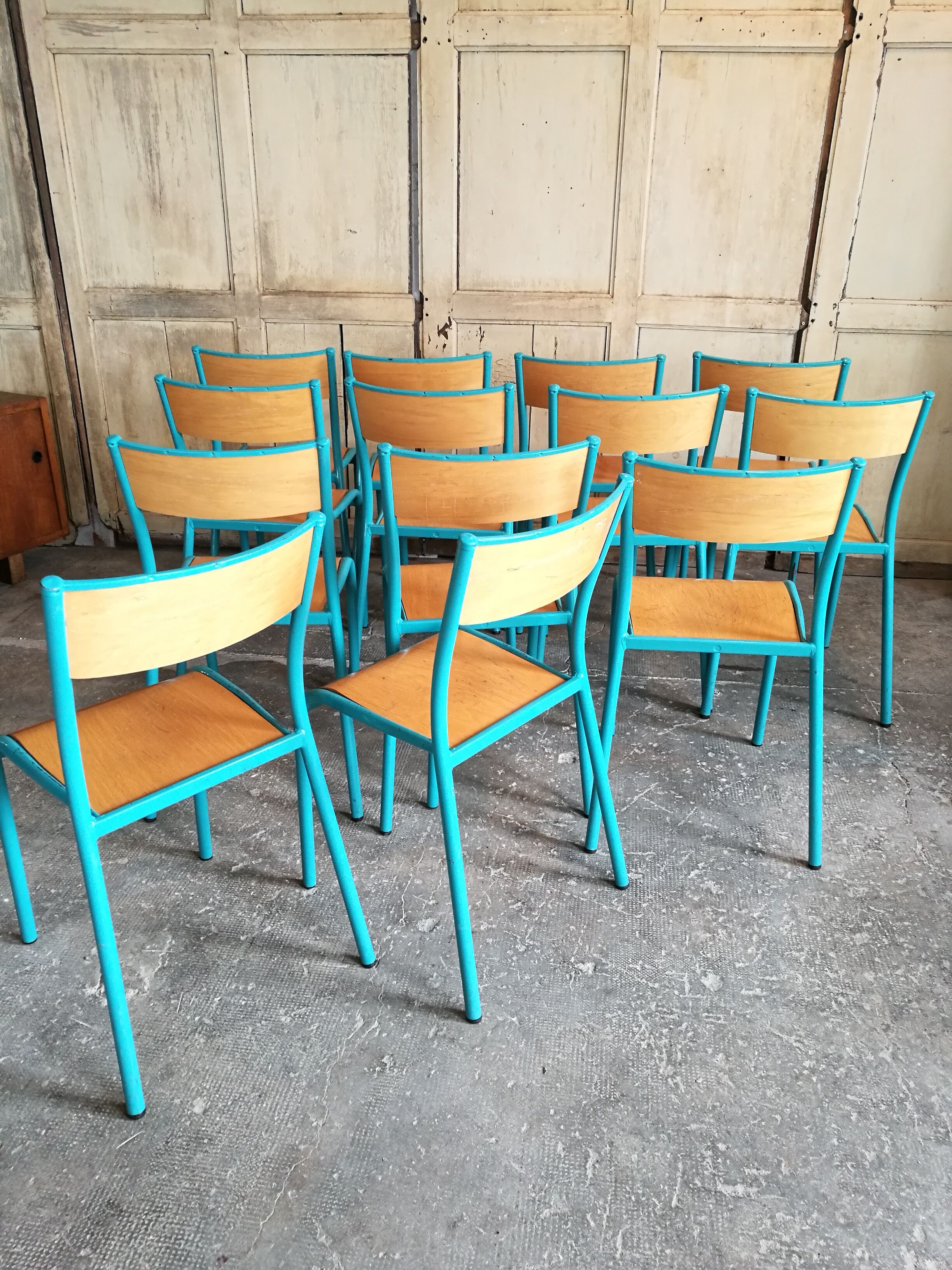 Lot of 13 adult Mullca school chairs