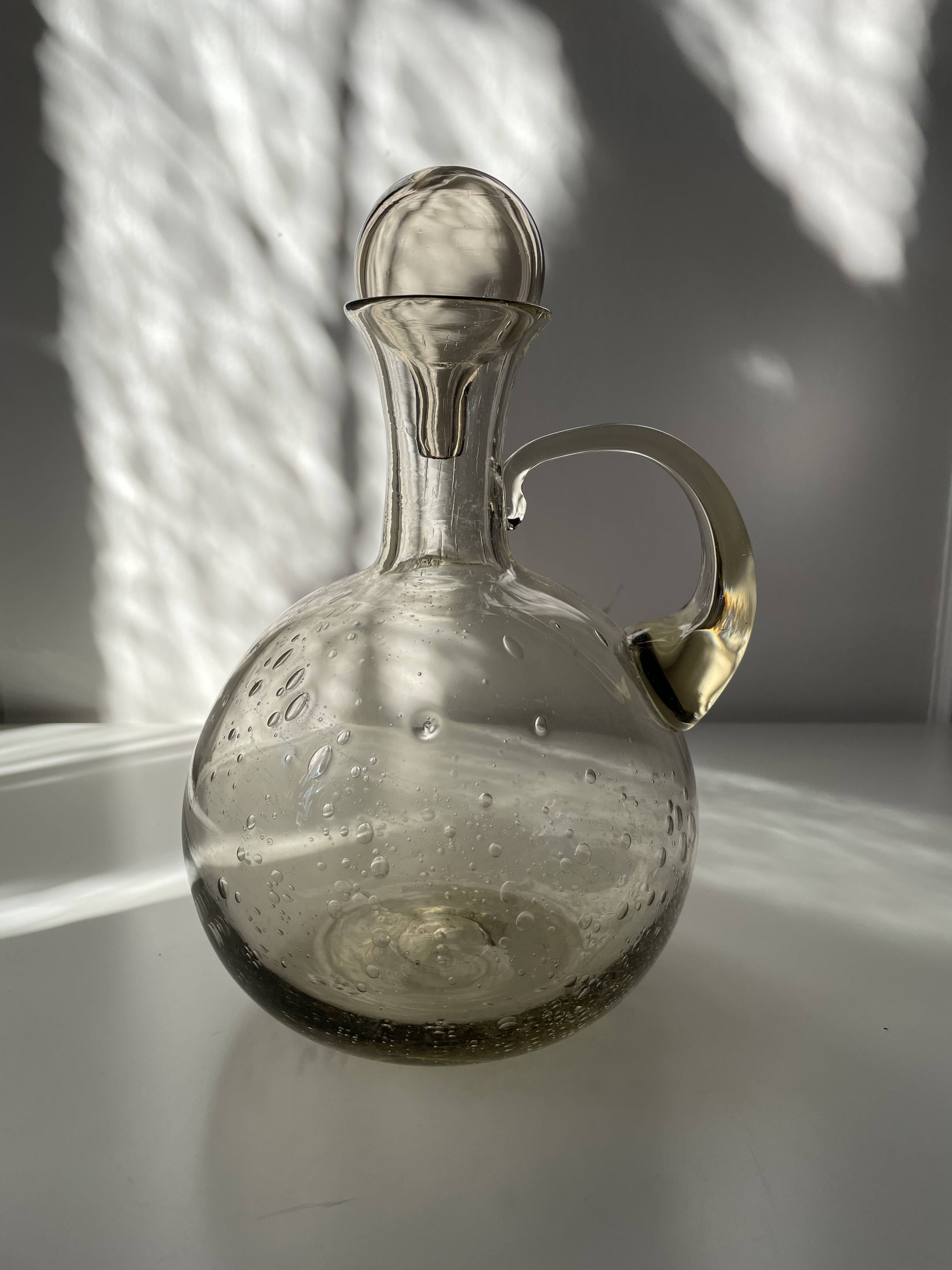 Bubble glass carafe
