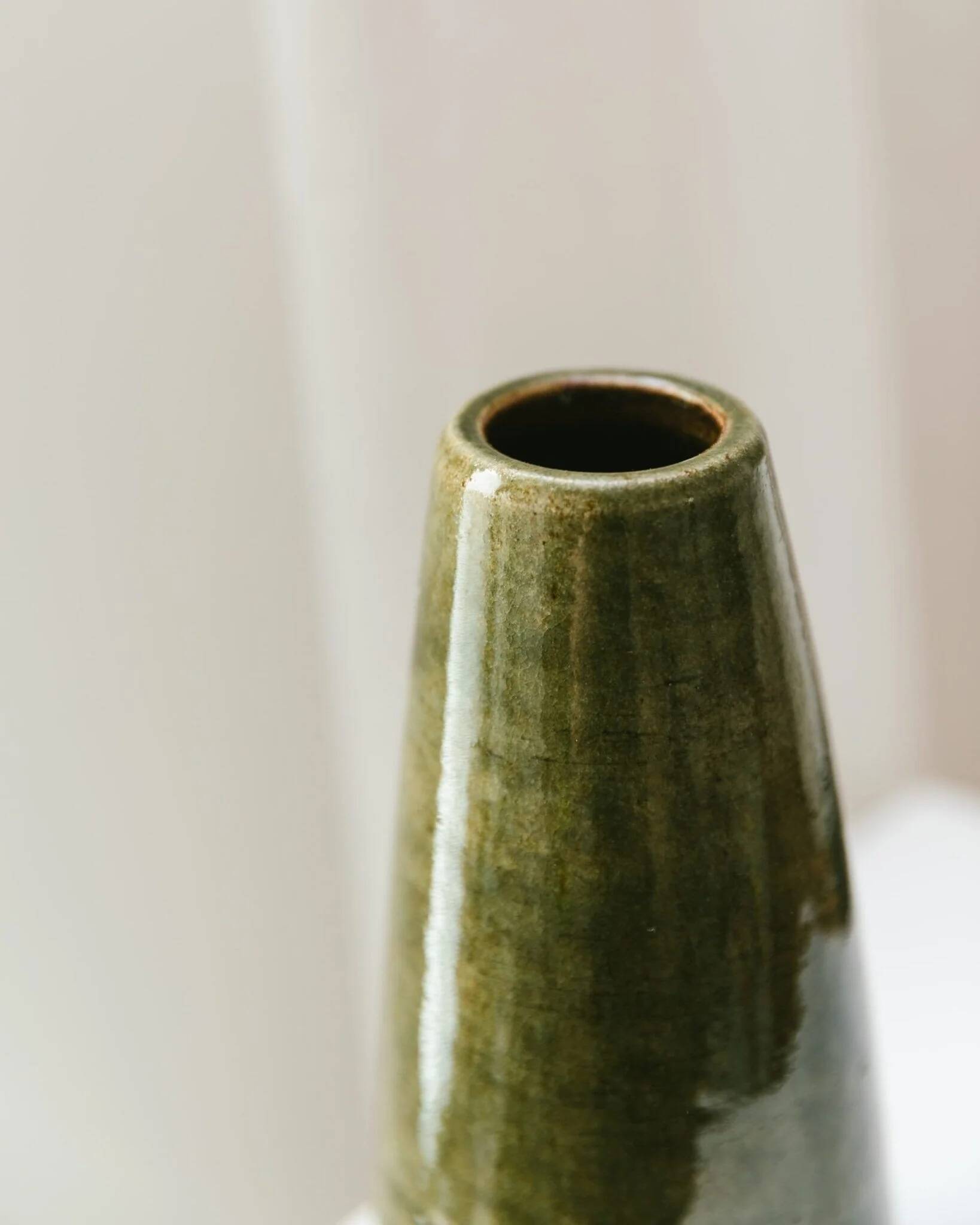 Olive Green Ceramic Vase by VEB Coswig Keramik – East German Mid-Century 70s