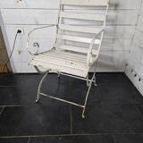 Ancien fauteuil de jardin en fer forgé et bois