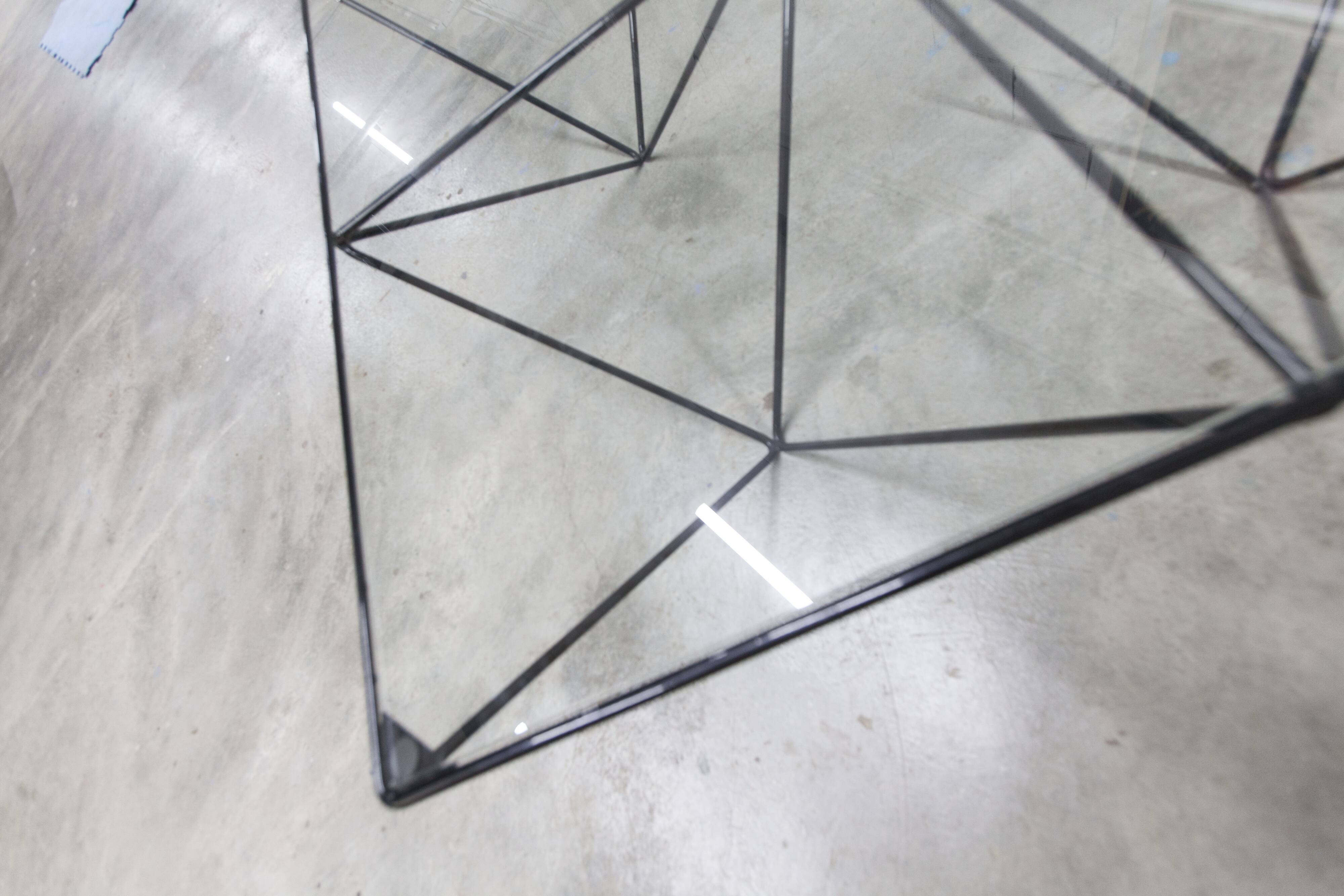 Coffee table 100x100cm in very good condition, 1980.