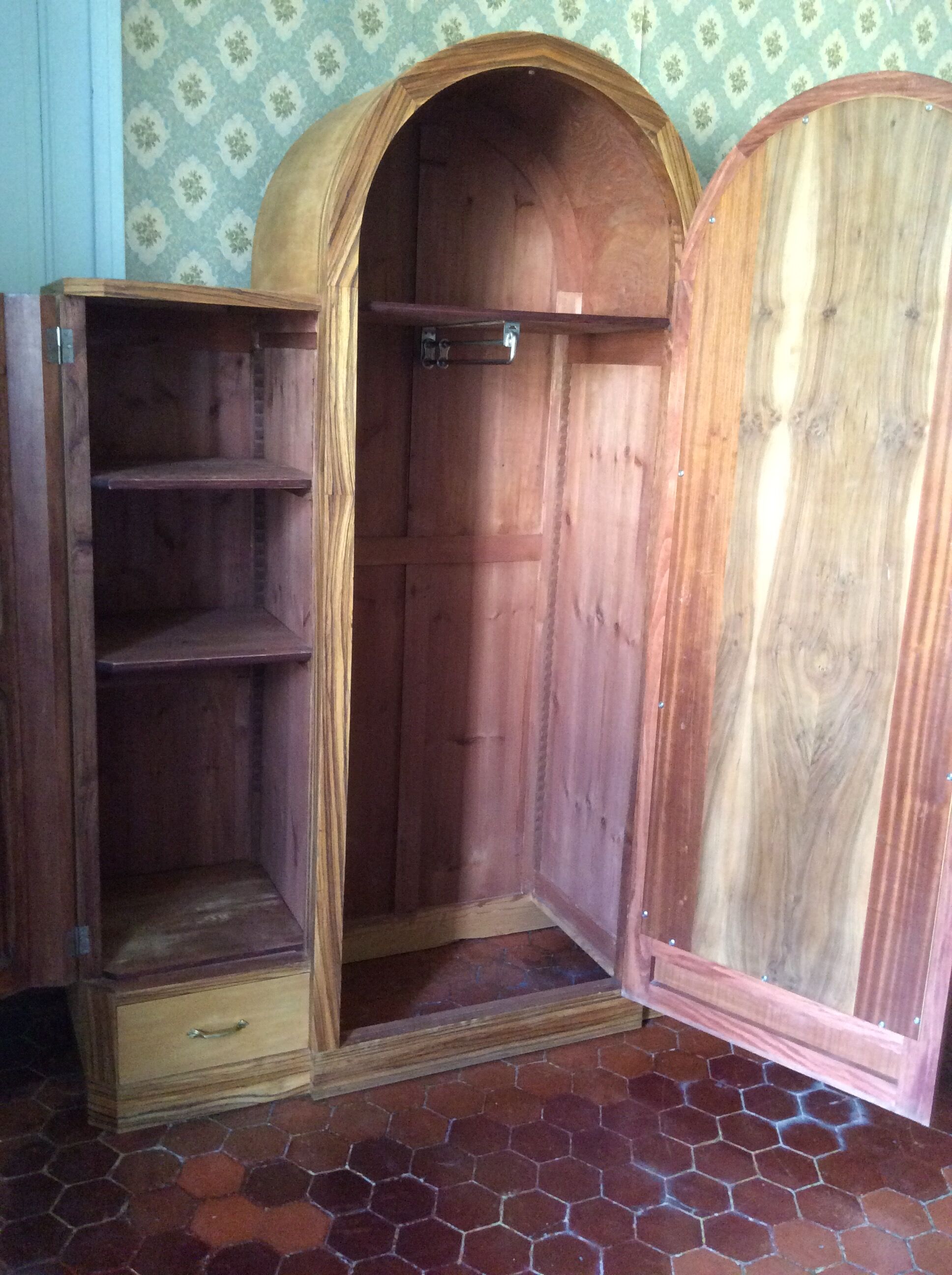 Ice-cream dressing closet with art deco dome