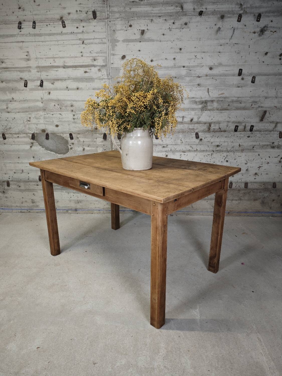 Farmhouse table for 6 people