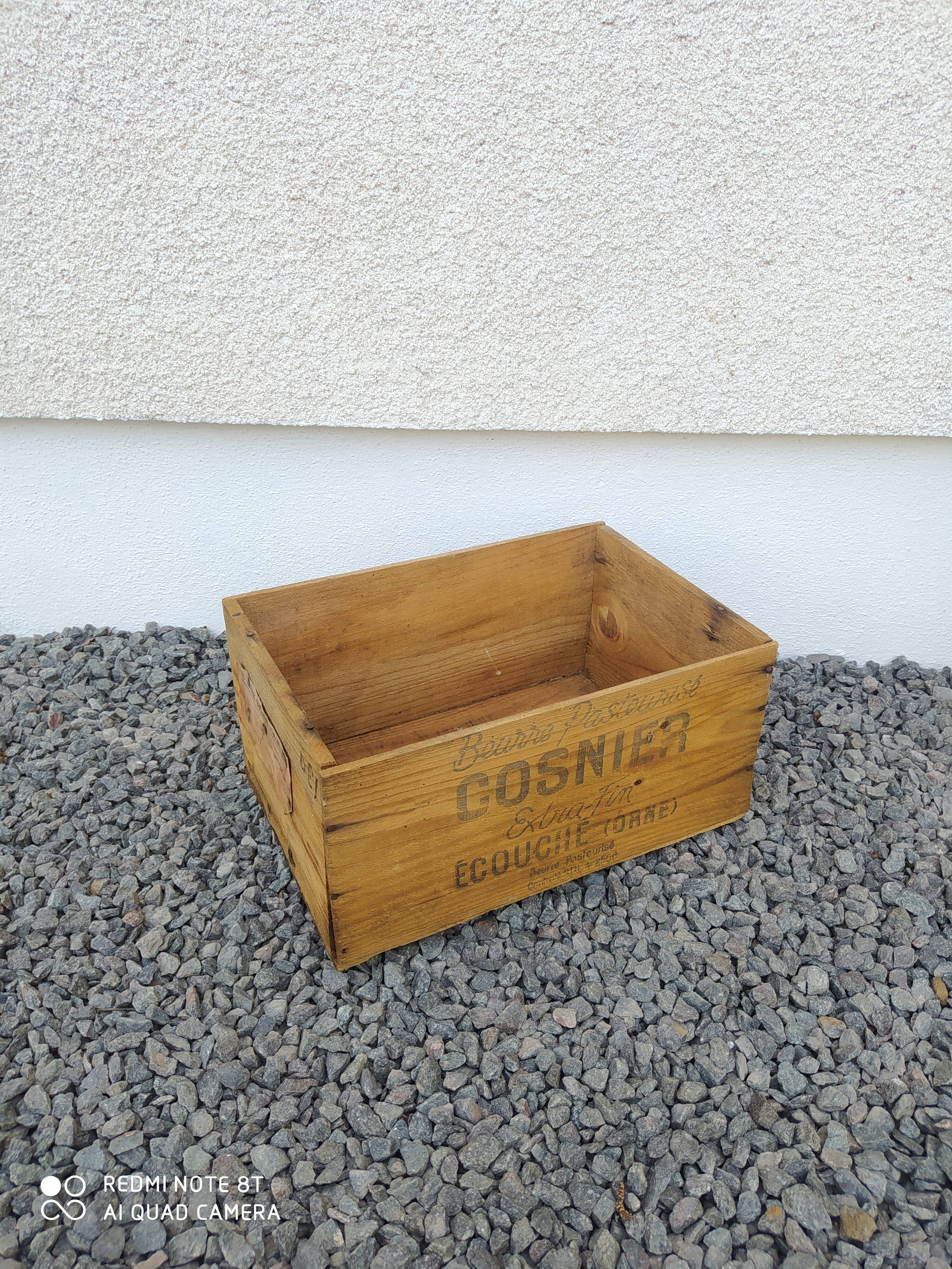Vintage wooden box / box of beurre Cosnier