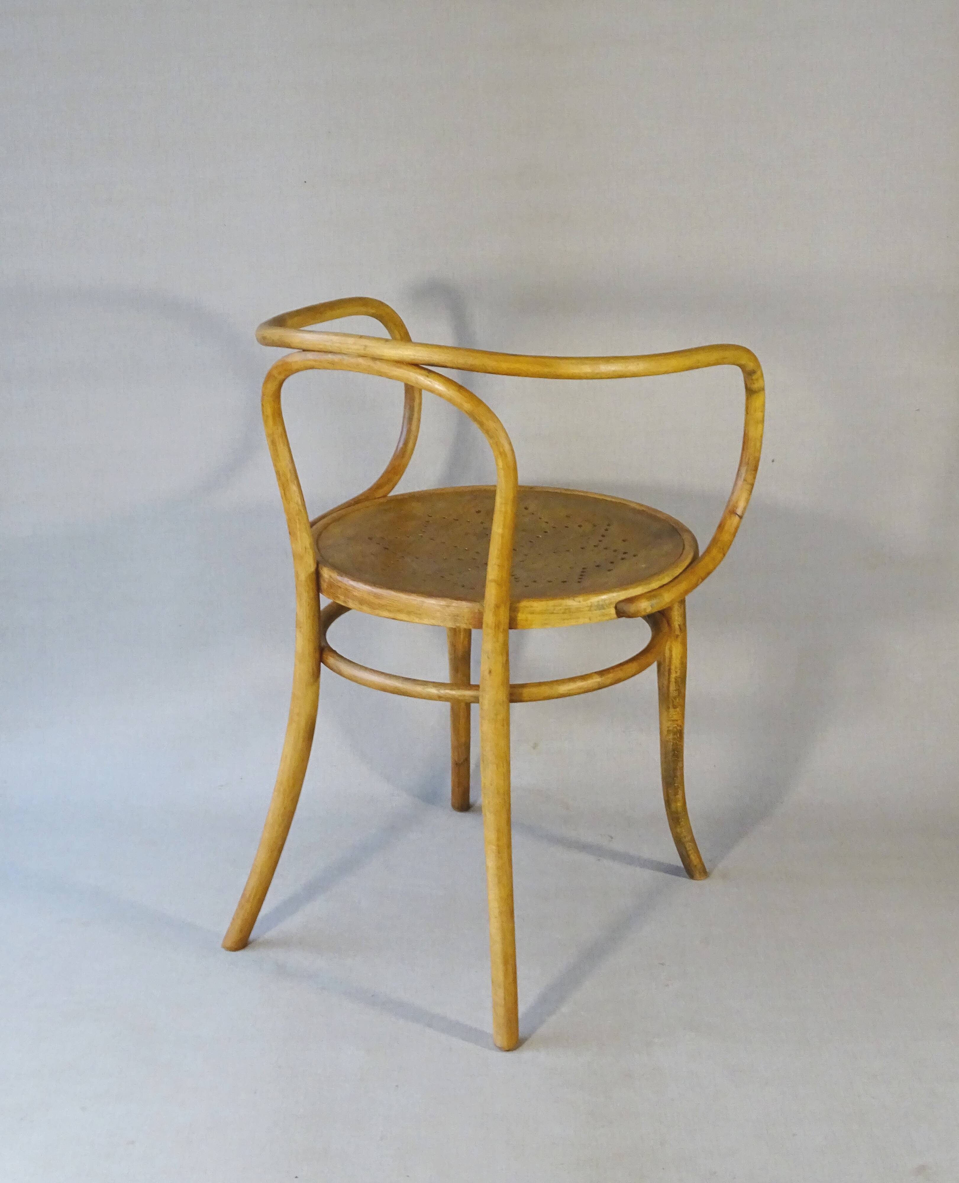 Fauteuil Thonet "Le Corbusier", vers 1905 assise bois à étoile