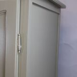 Armoire parisienne blanche avec penderie et étagères – France, années 1930