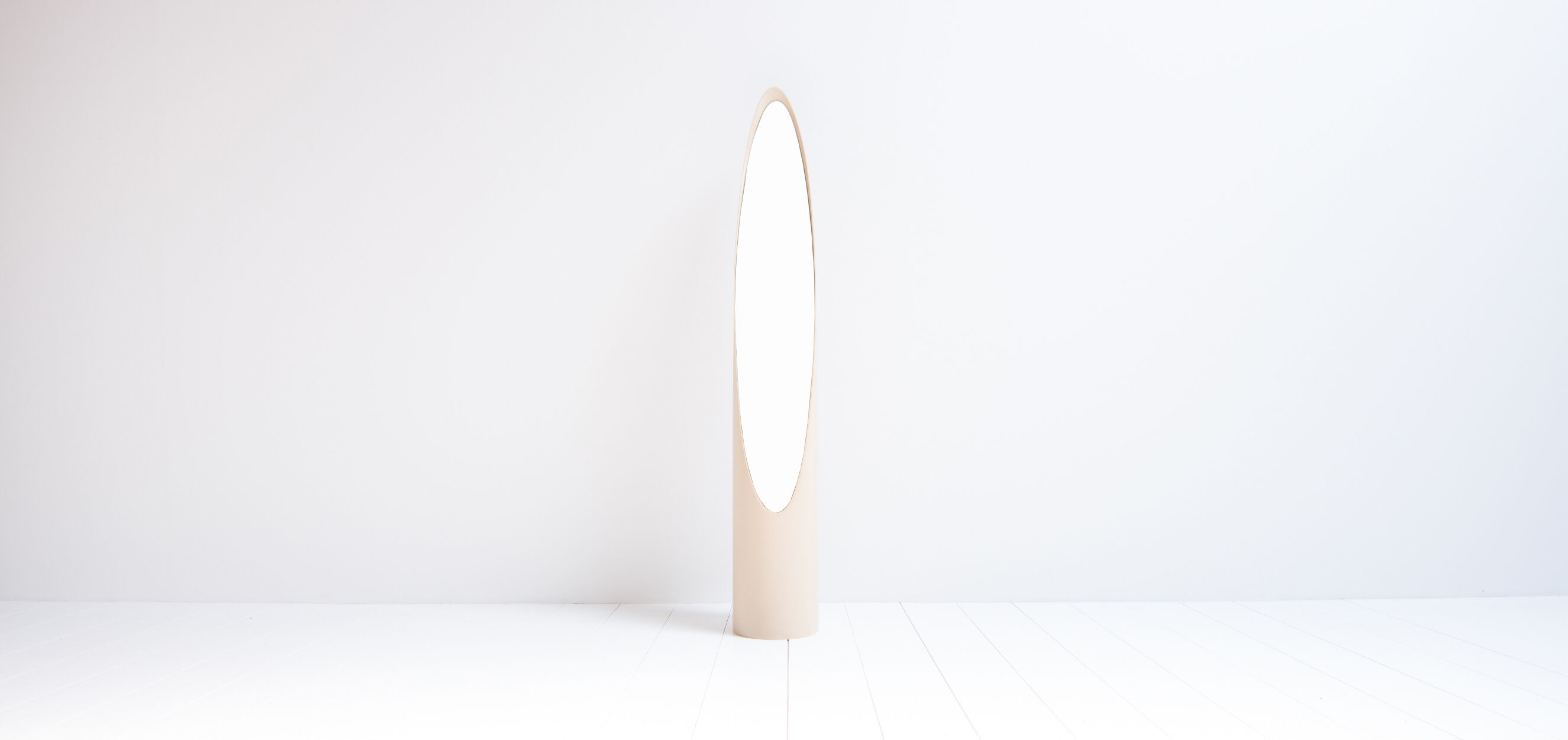 Unghia mirror designed by Rodolfo Bonetto