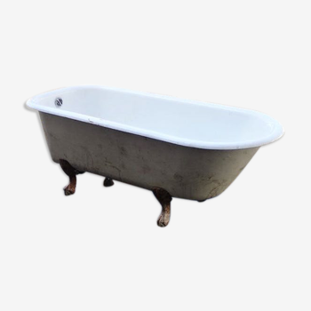 Bathtub early 20th century on a rounded base