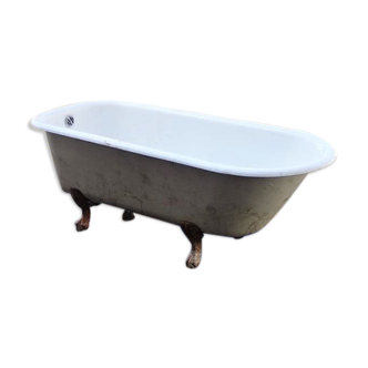 Bathtub early 20th century on a rounded base