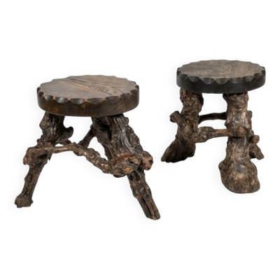 Paire de tabourets tripodes en pieds de vigne, dessus chêne