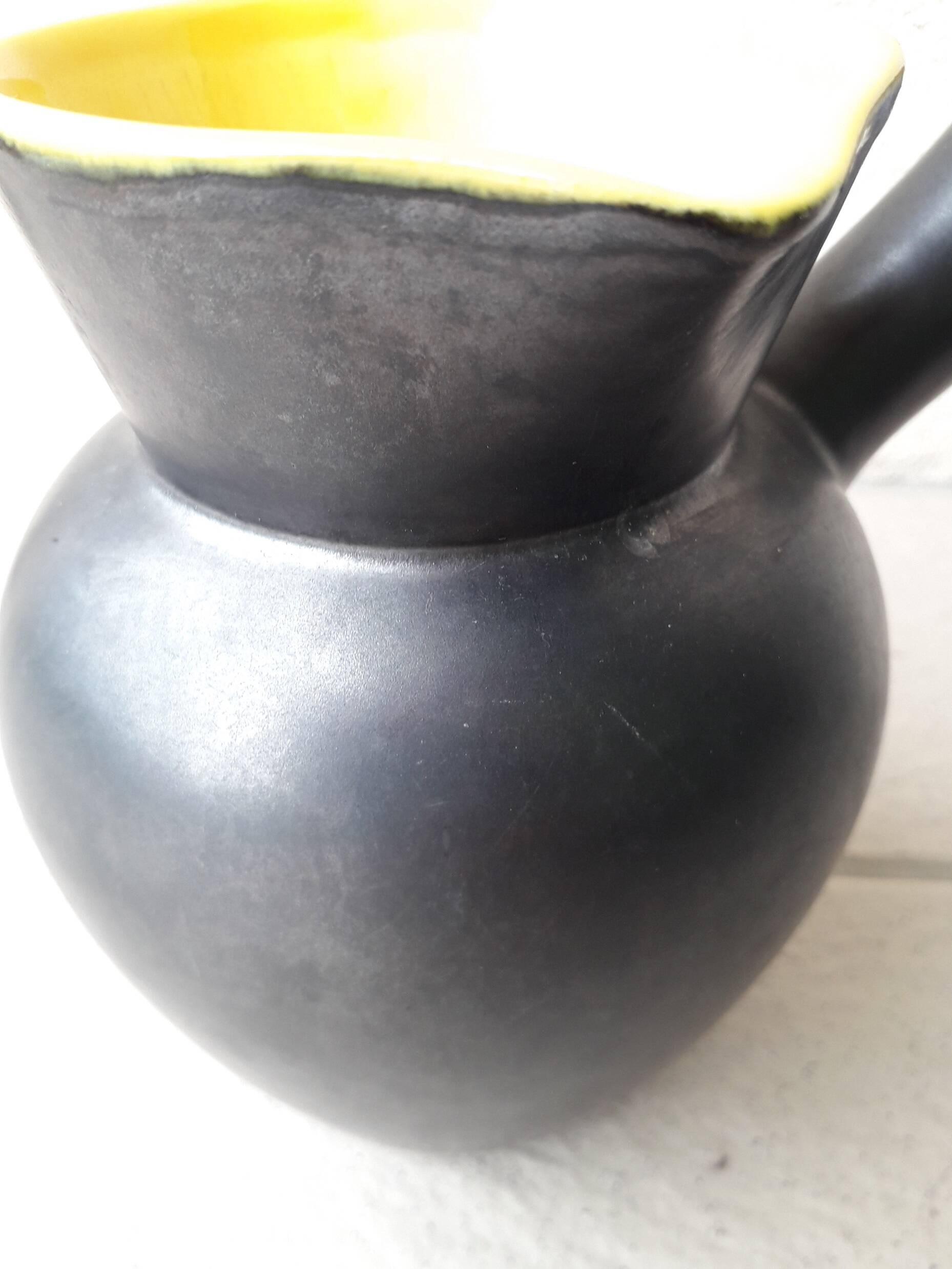 Two-tone ceramic jug
