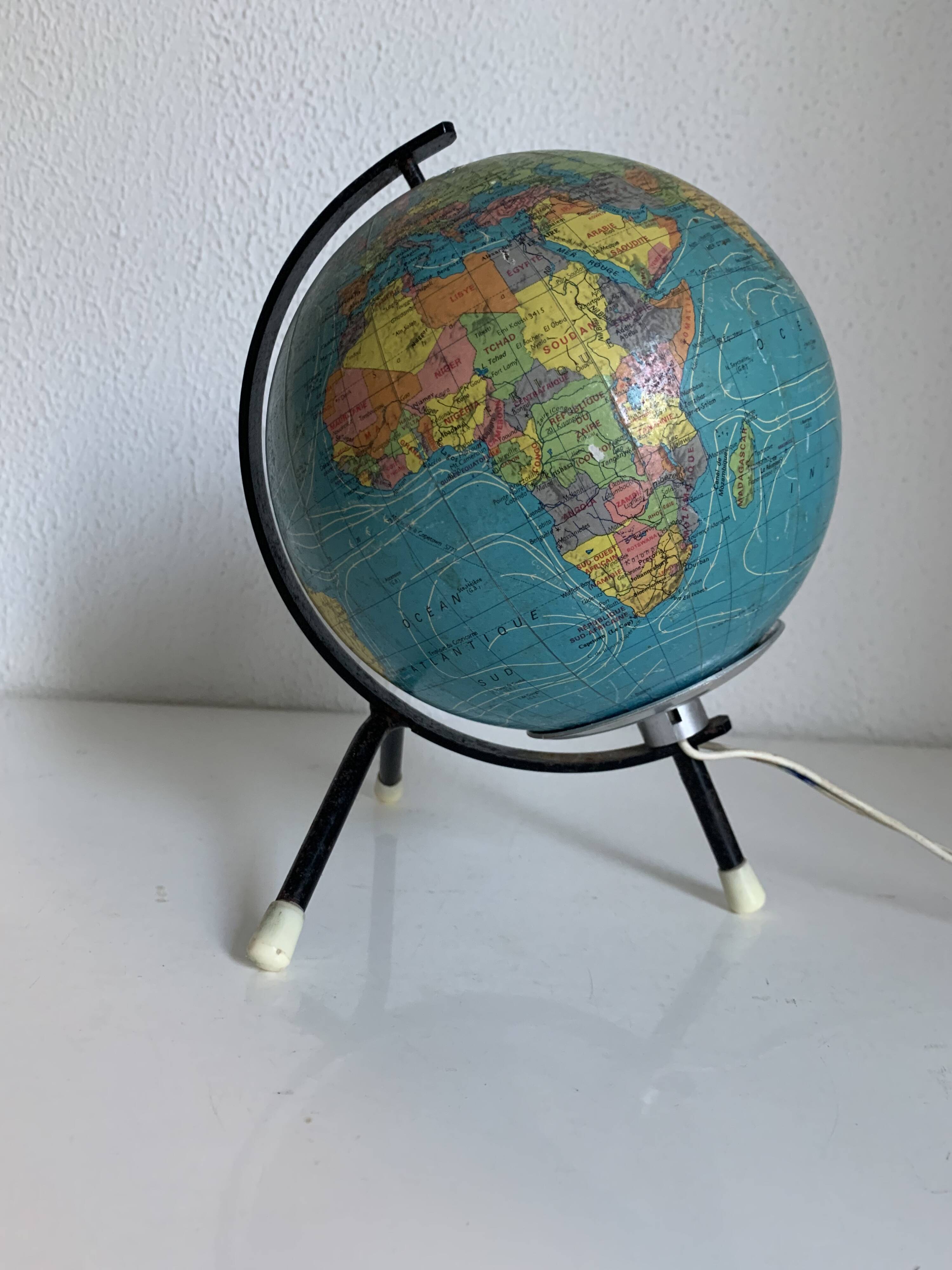 Vintage 1972 globe, terrestrial world map, glass, tripod - 22 cm