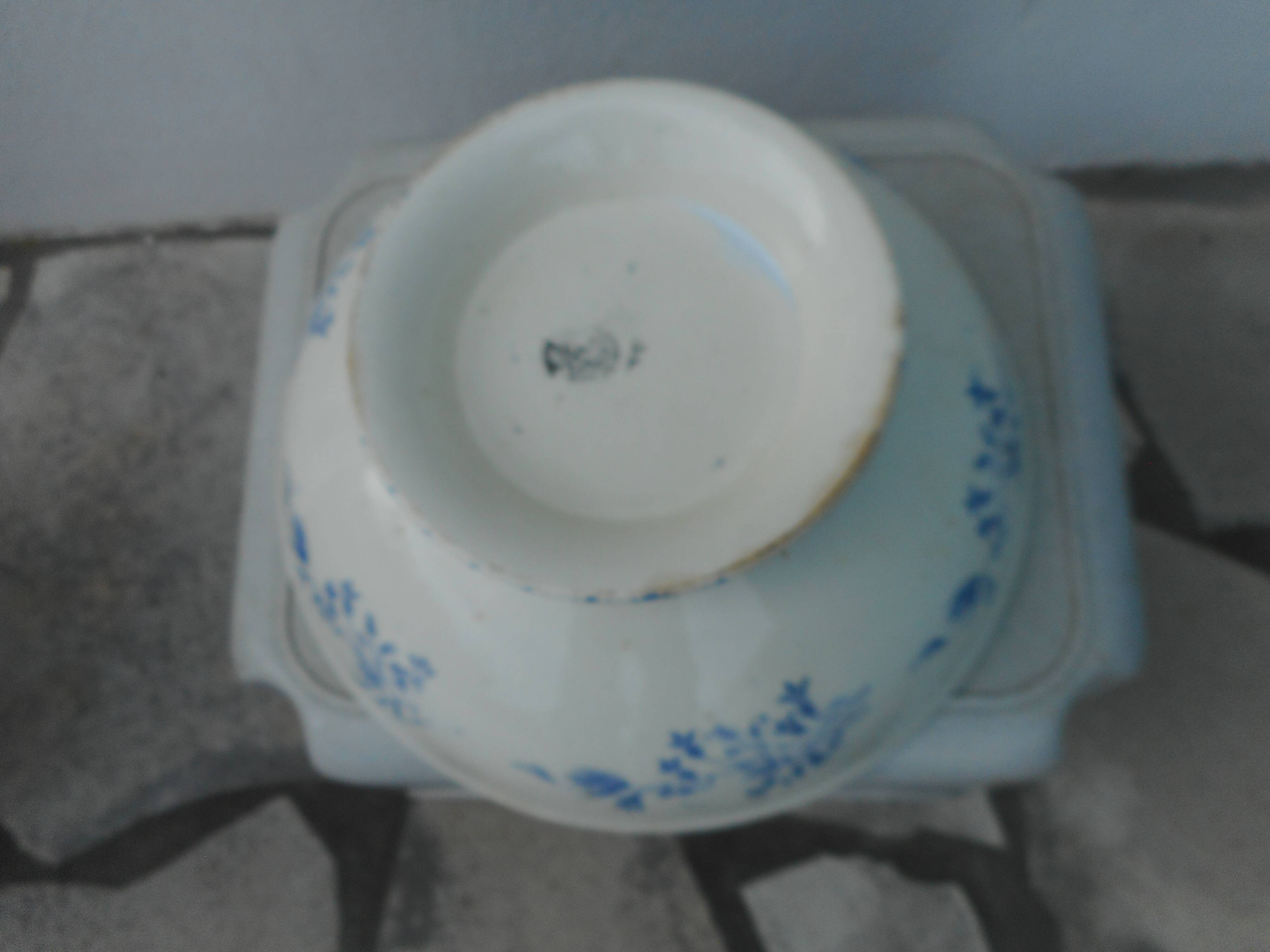 White earthenware salad with blue décor
