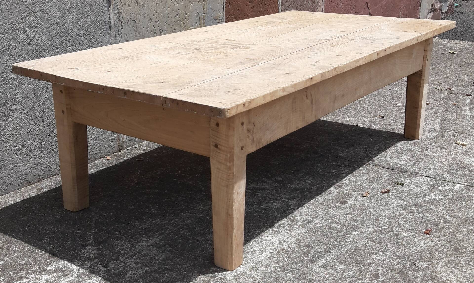 Oak coffee table. (150x73cm)