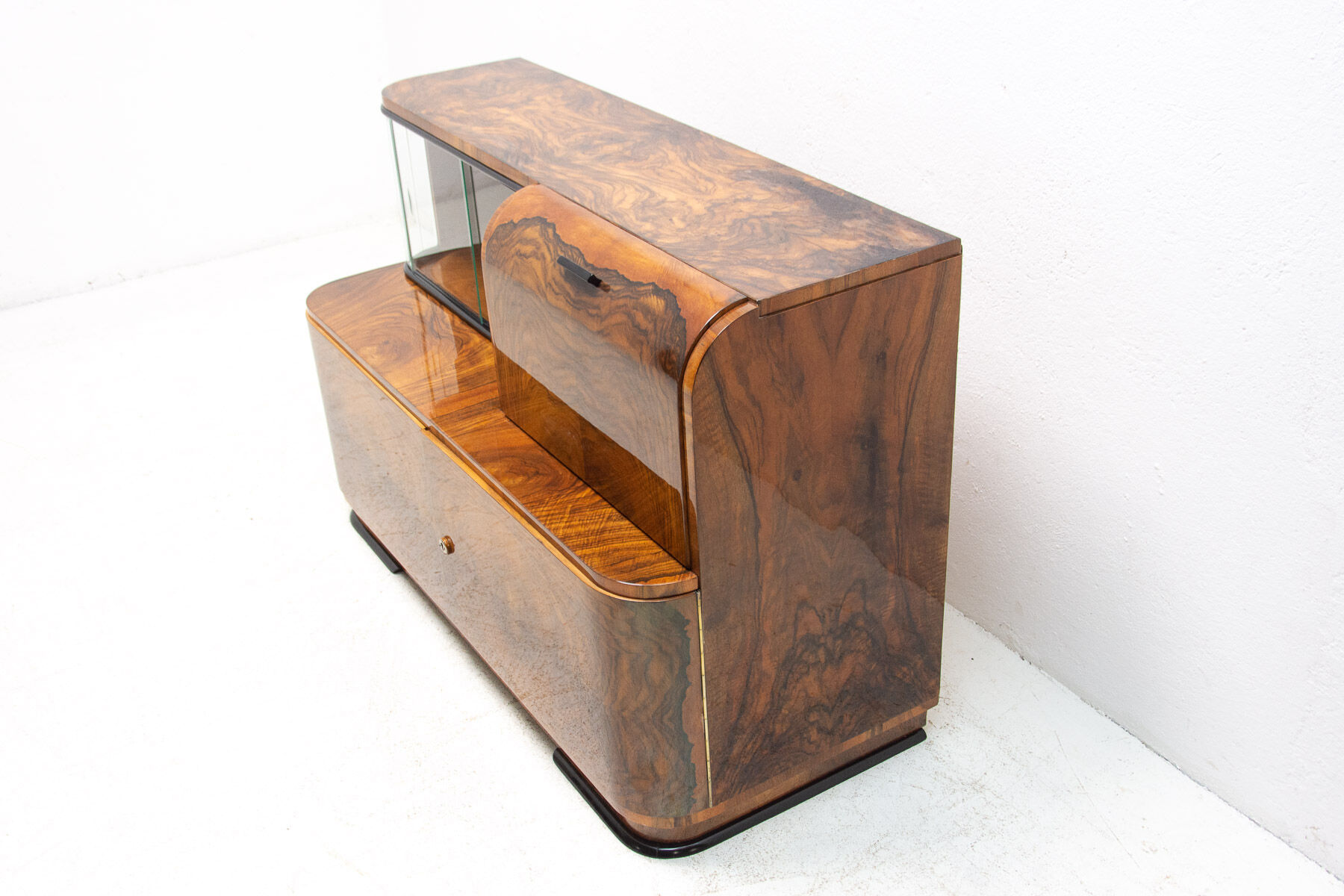 Art deco bar cabinet attribute to jindřich halabala, 1930s