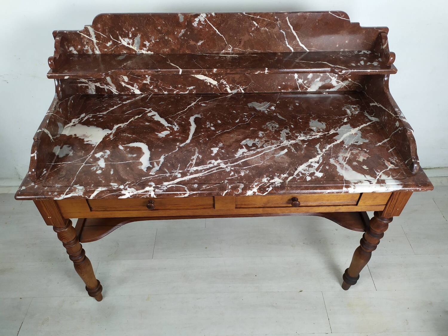 Burgundy marble dressing table