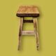Tabouret rustique en bois massif – esprit brutaliste