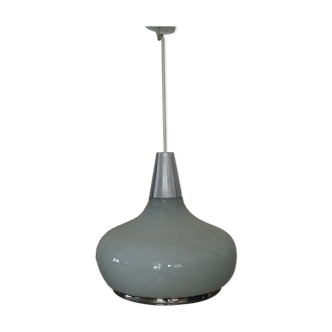 Suspension en opaline blanche – bord argenté des années 1970.