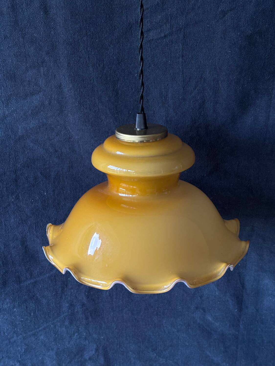 Suspension en opaline art déco
