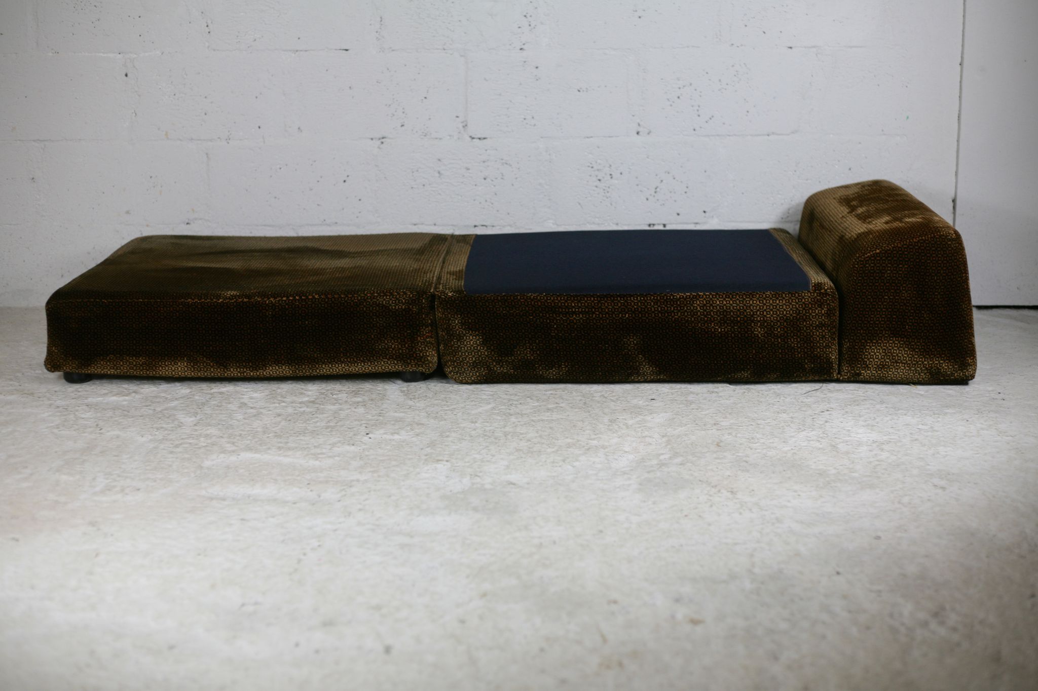 Foam and velvet heater "amber", convertible, France, circa 1970.
