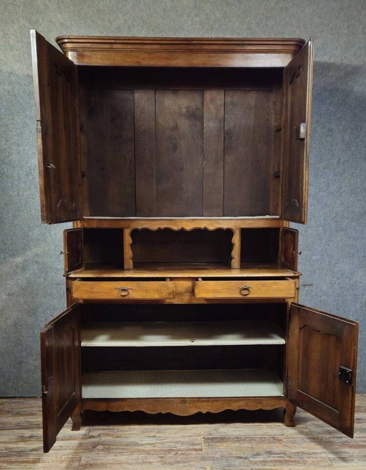 Two-body buffet from the Louis XV period in solid walnut, 18th century.