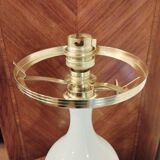 Lamp in white opaline.