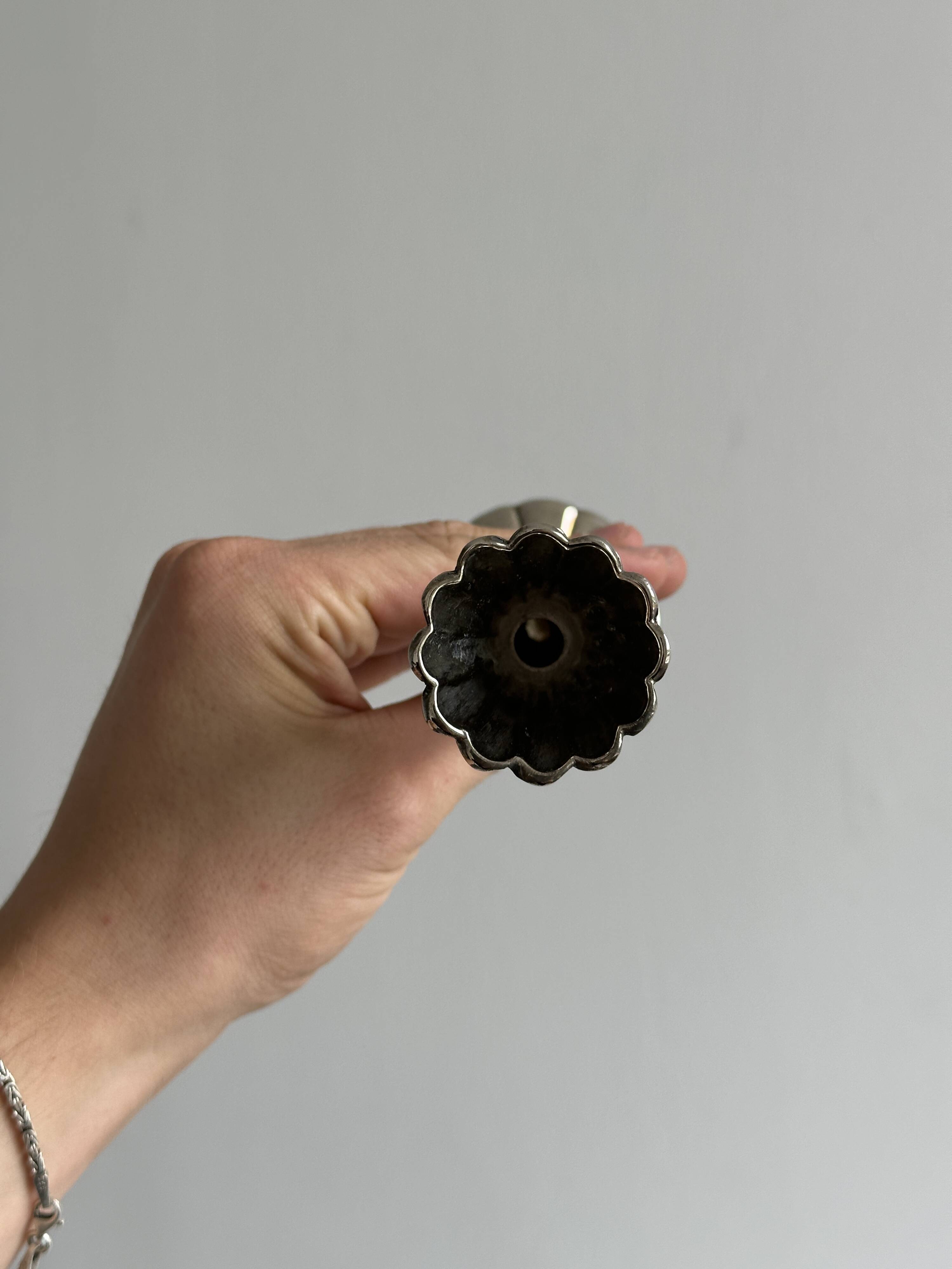 Chic and refined antique metal soliflore