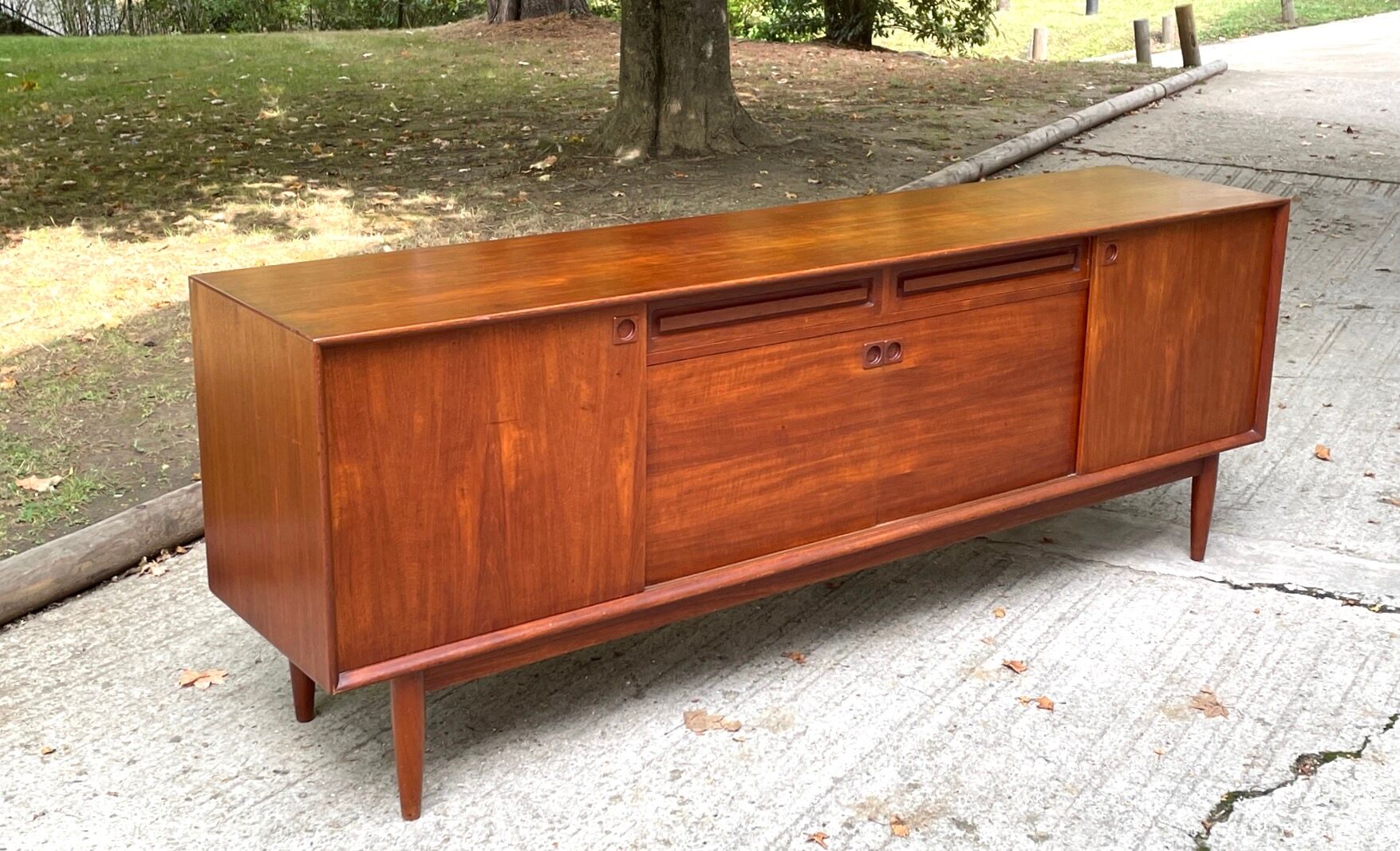 Teak design sideboard by Edvard Valentinsen, published by Samcom. 1960 Denmark.