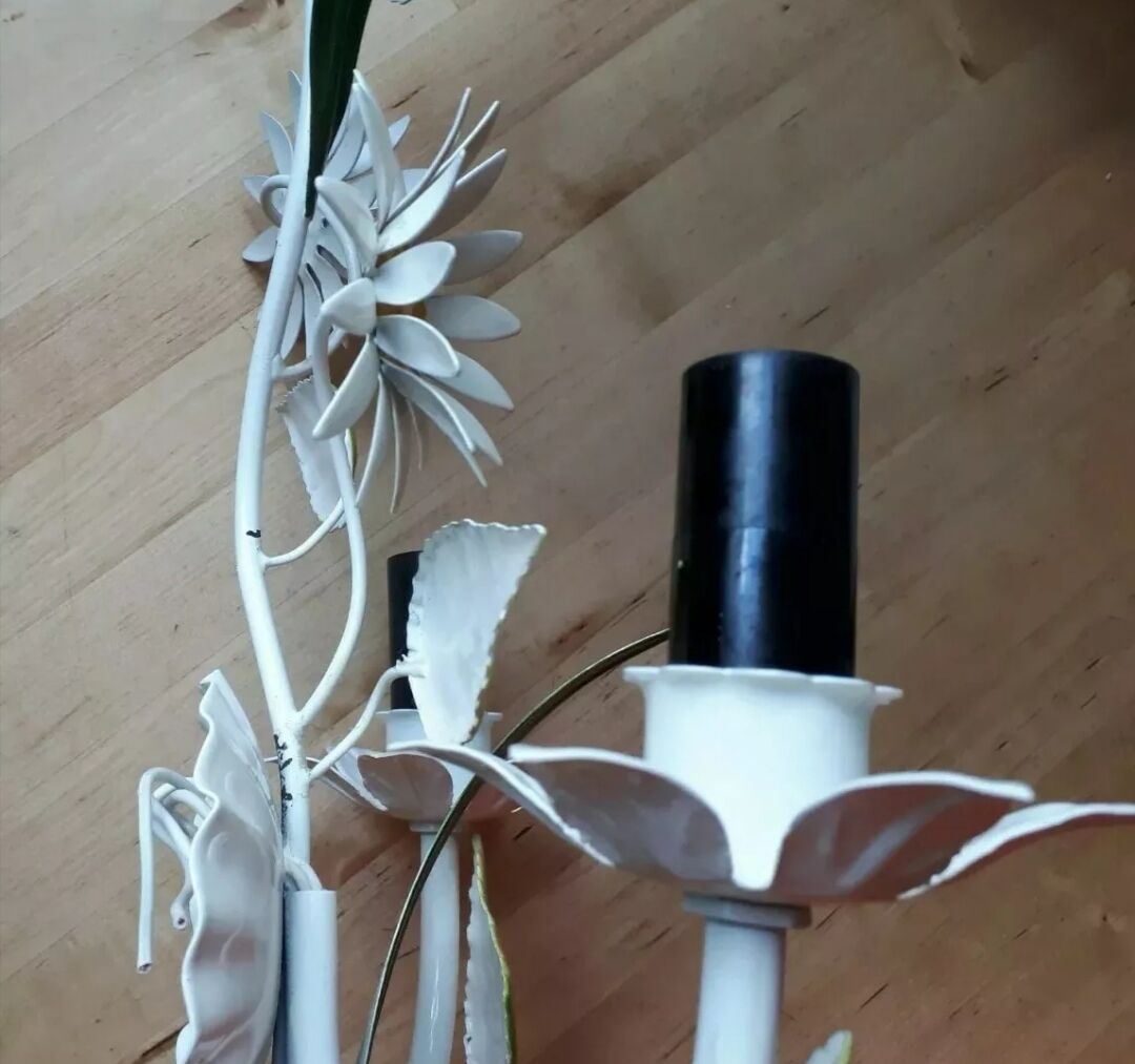 Marguerites painted sheet wall lamp