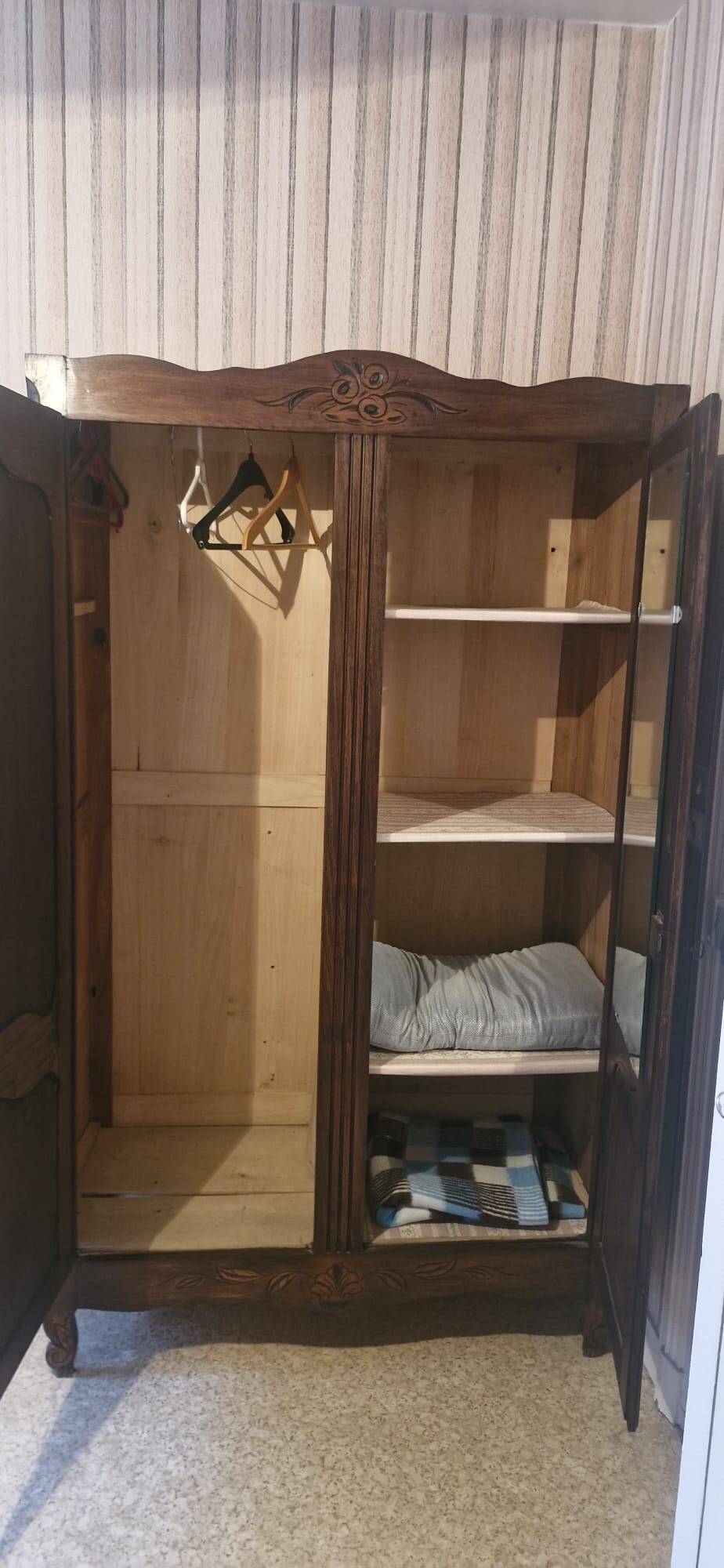armoire antique