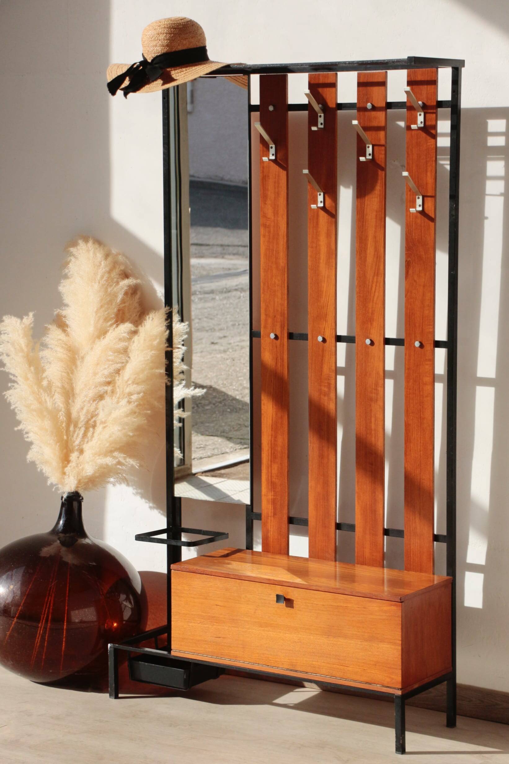 Vestiaire d’entrée vintage – Meuble à patères, miroir et rangements
