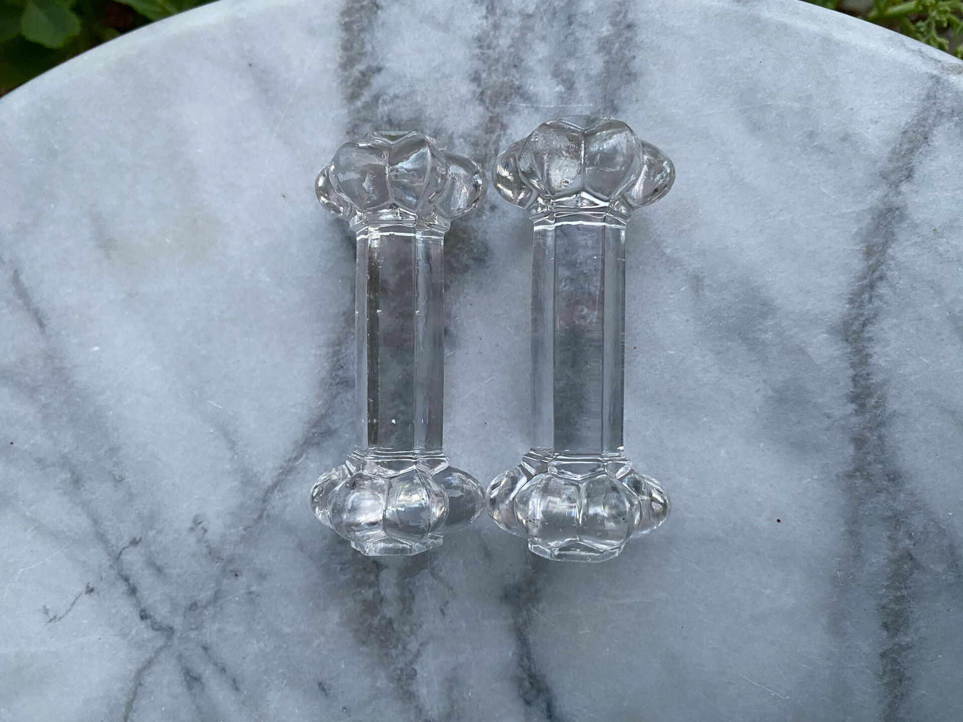 Set of 12 vintage glass knife rests in clear moulded glass.