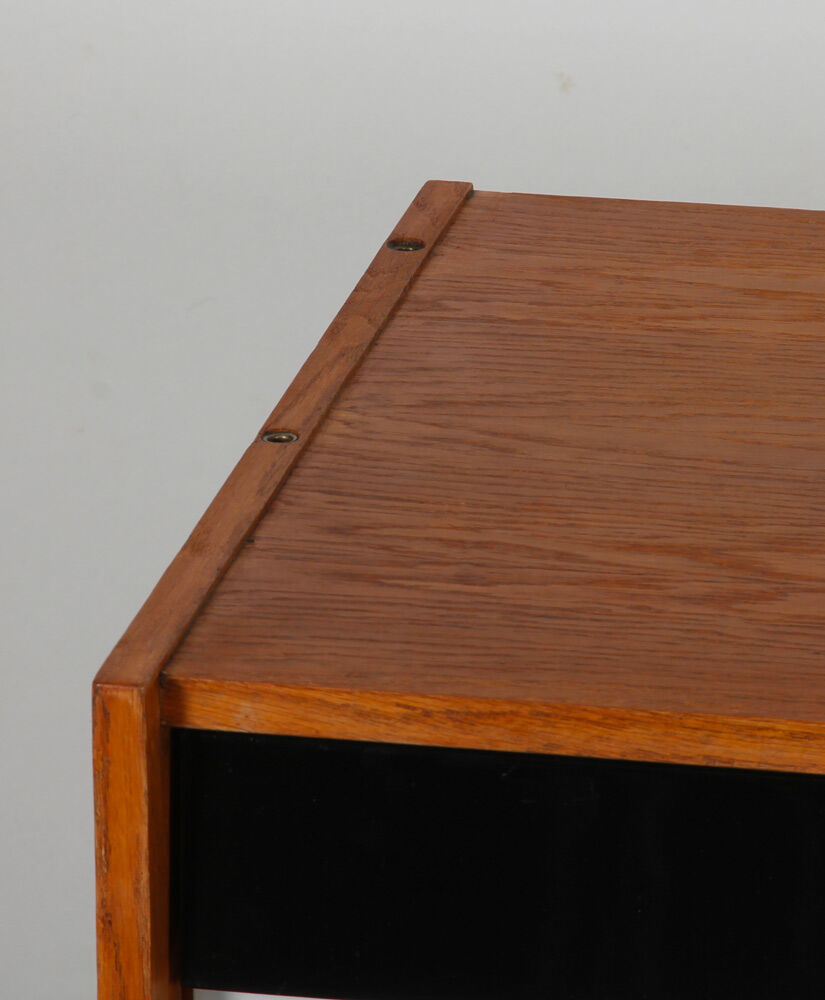 Commode  par Jiri Jiroutek, modèle U-453 datant des années 1960