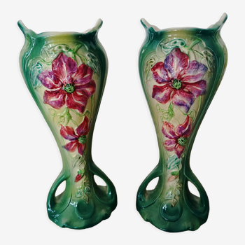 Paire de vases en barbotine art nouveau