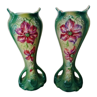 Paire de vases en barbotine art nouveau