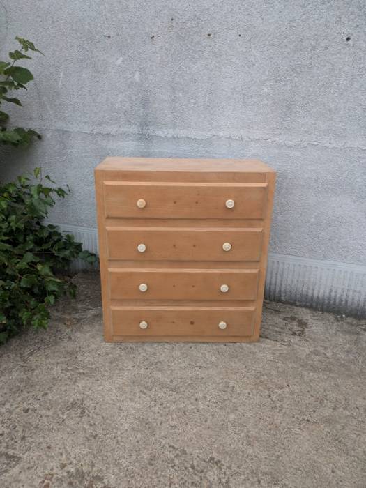 Commode en bois naturel
