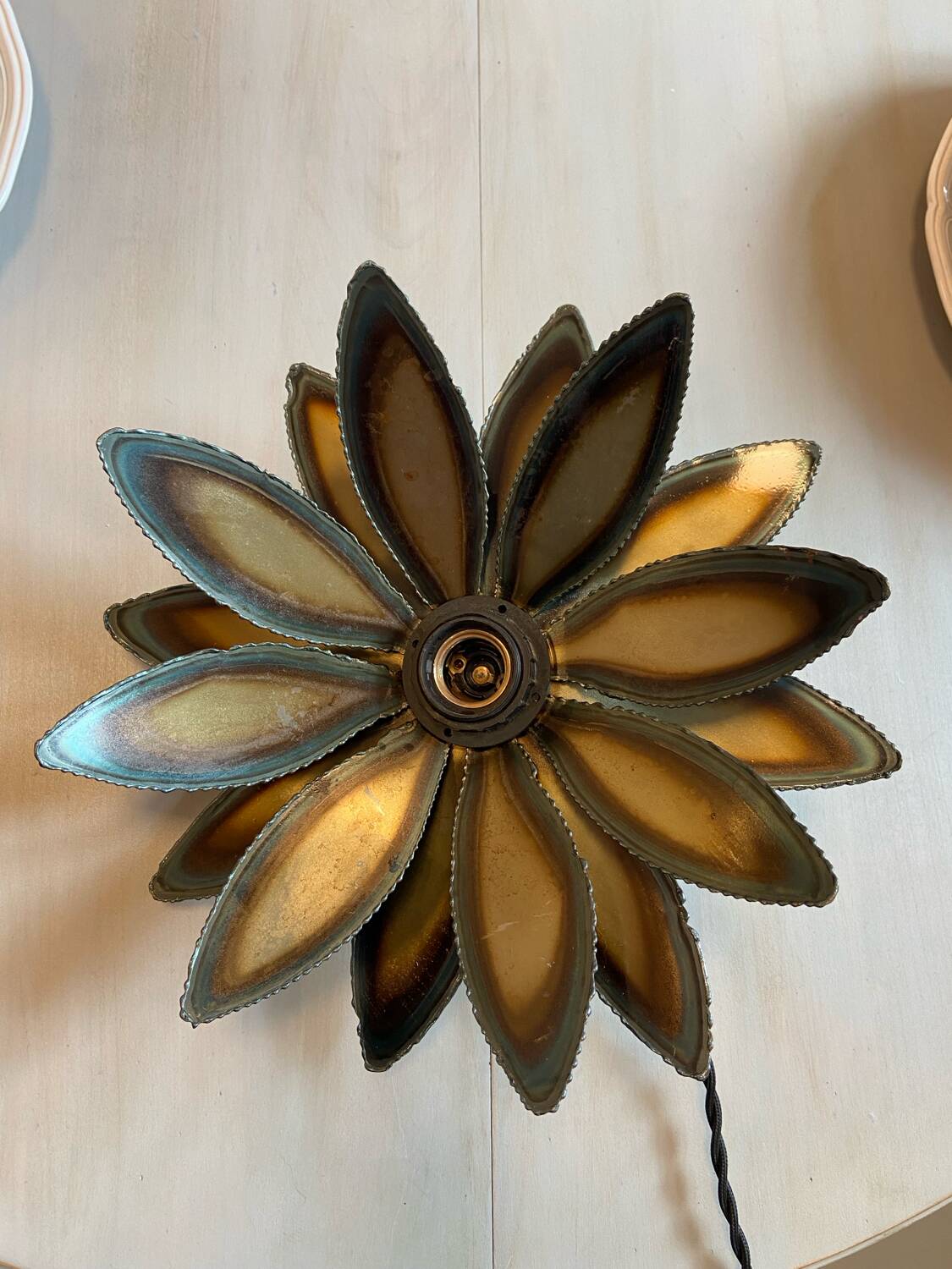 Metal flower wall light