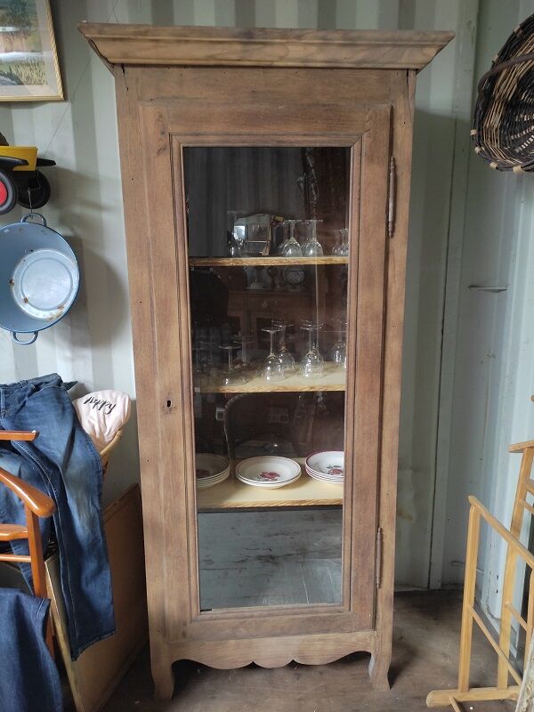 Meuble armoire vitrine vitré bois massif aéro-gommée ancien
