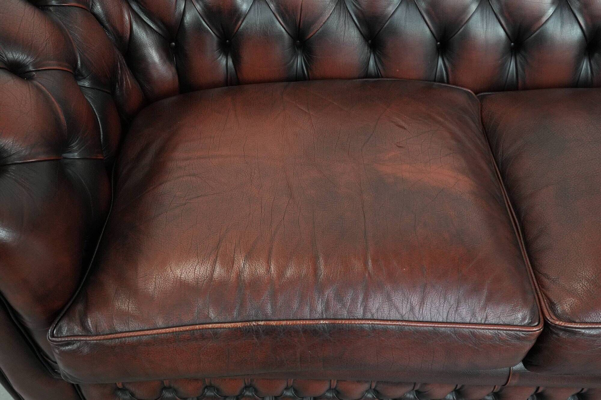 Classic cowhide Chesterfield sofa in English style with red/brown colours