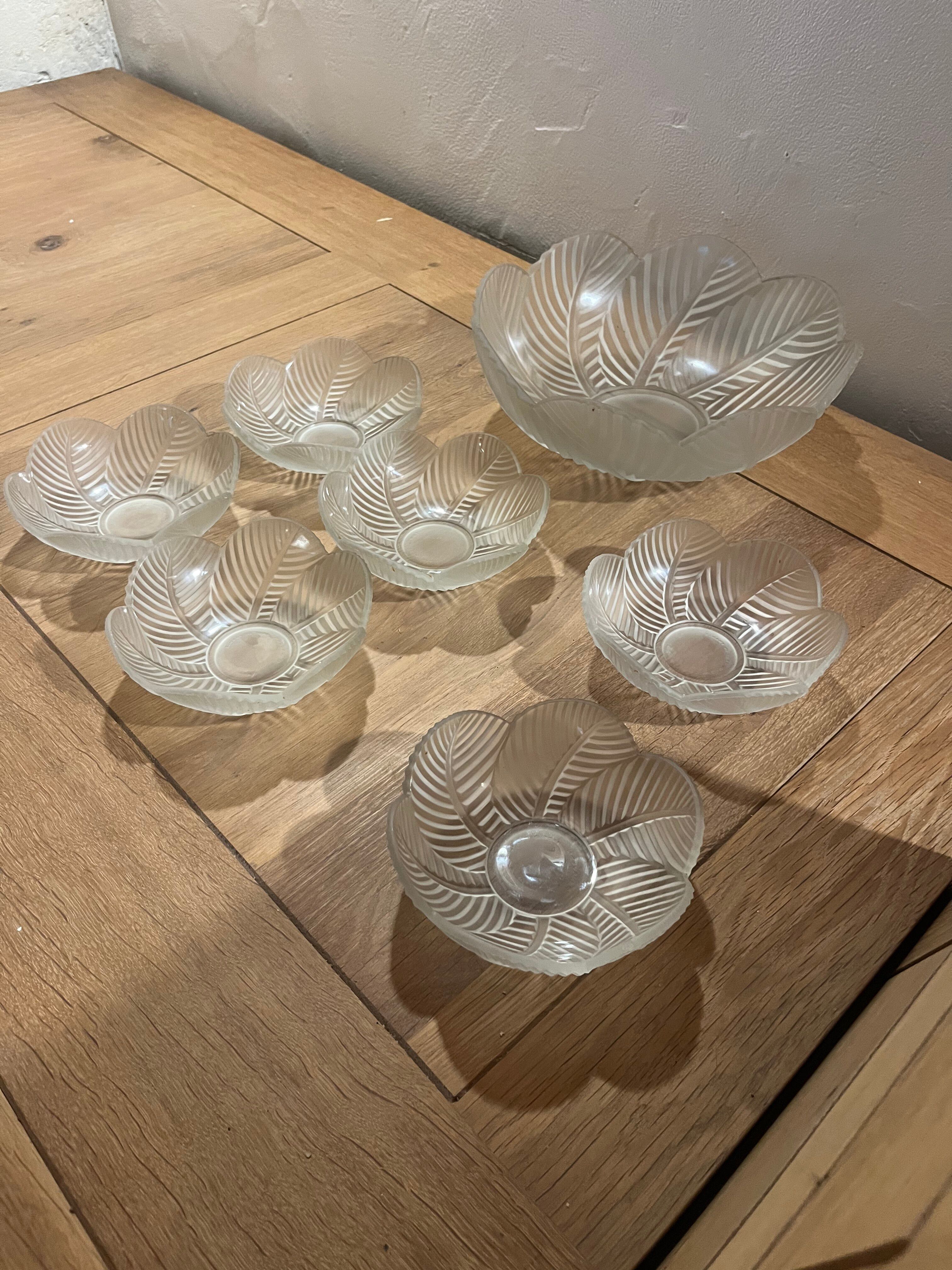 Service P. D’Avesn France in opalescent glass Art Deco — 1 salad bowl +