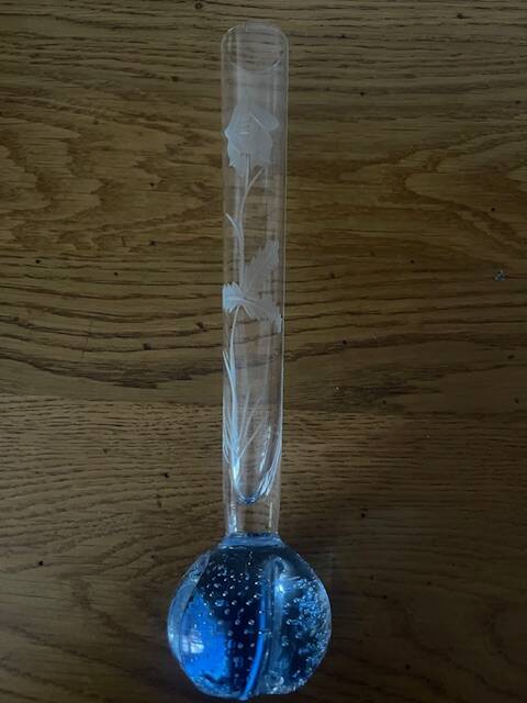 Old soliflore vase in bubbled glass and engraved with flowers and foliage