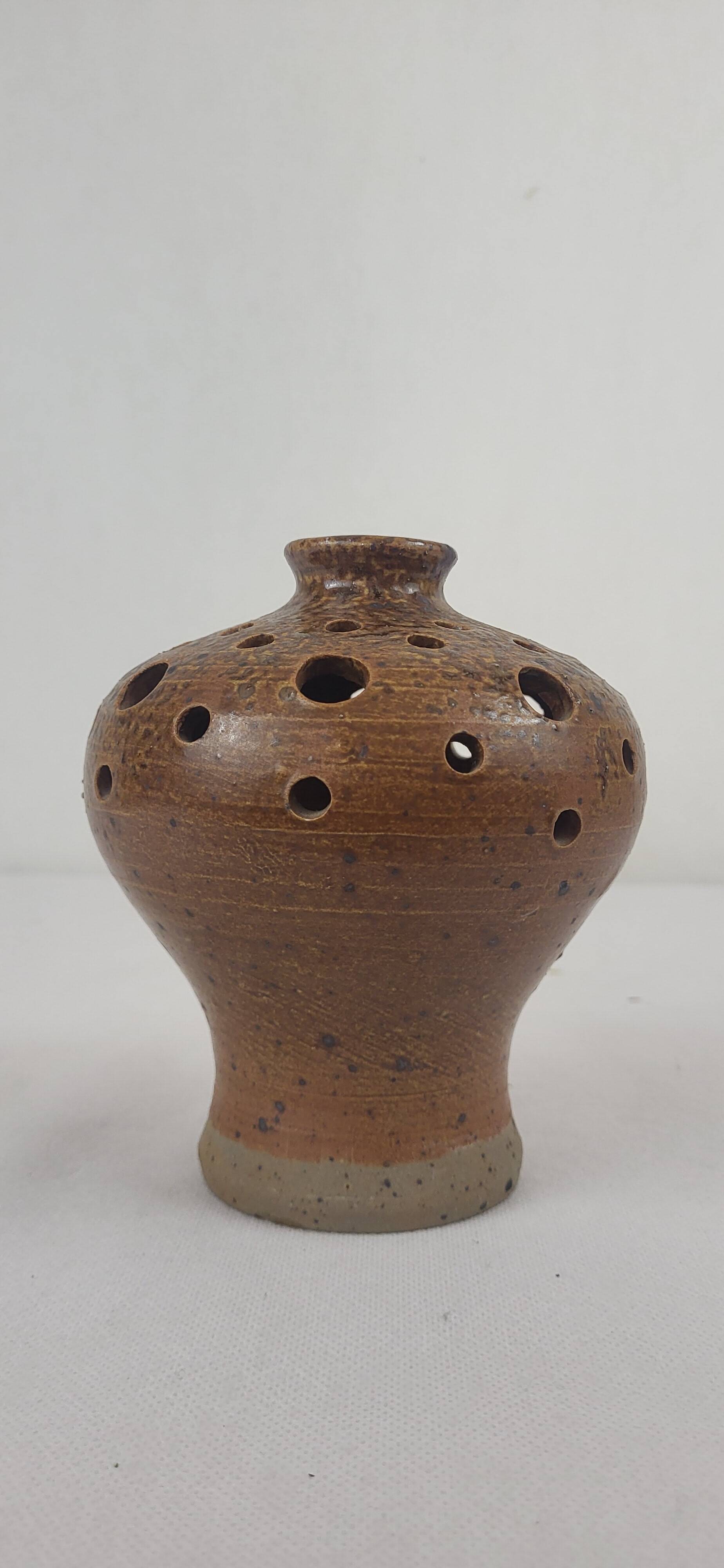 Stoneware flower vase