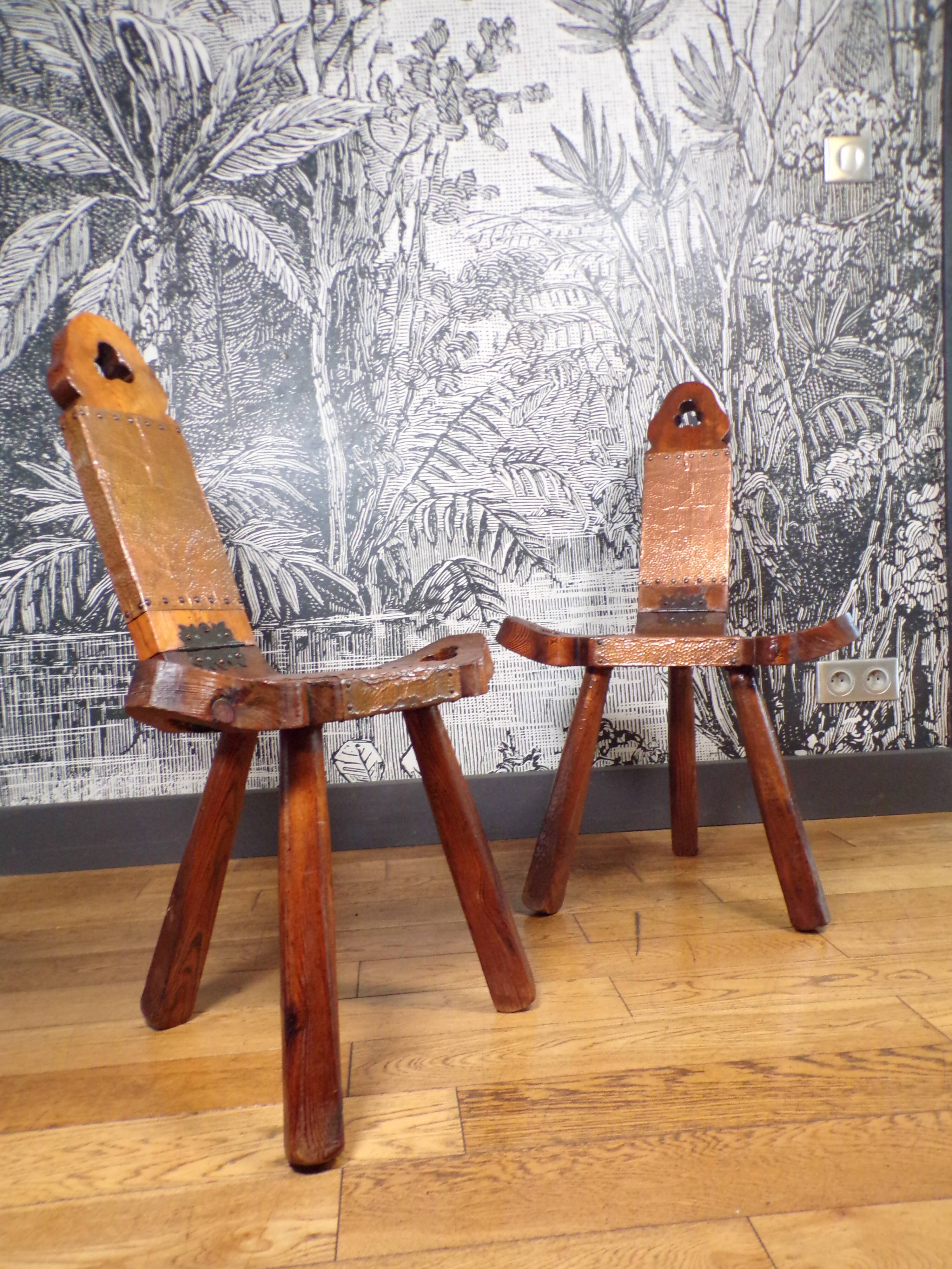 Pair of tripod mountain chairs