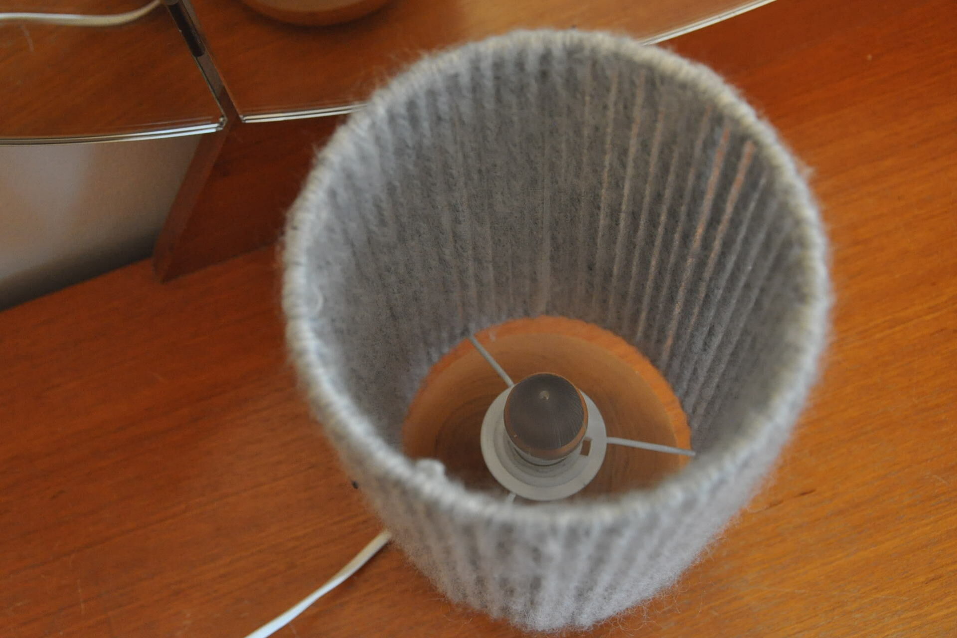 Wood and wool lamp