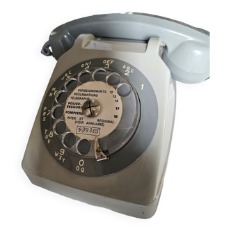 Téléphone gris vintage
