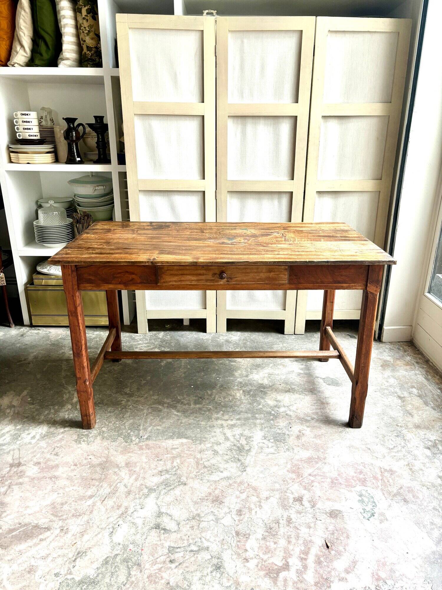Table de ferme en bois foncé 1 tiroir