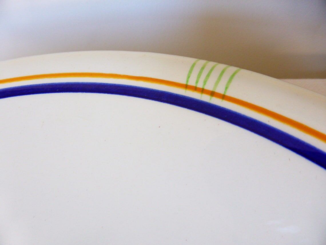 Vintage round-topped serving dish from the Gien factory, Robinson model, in porcelain