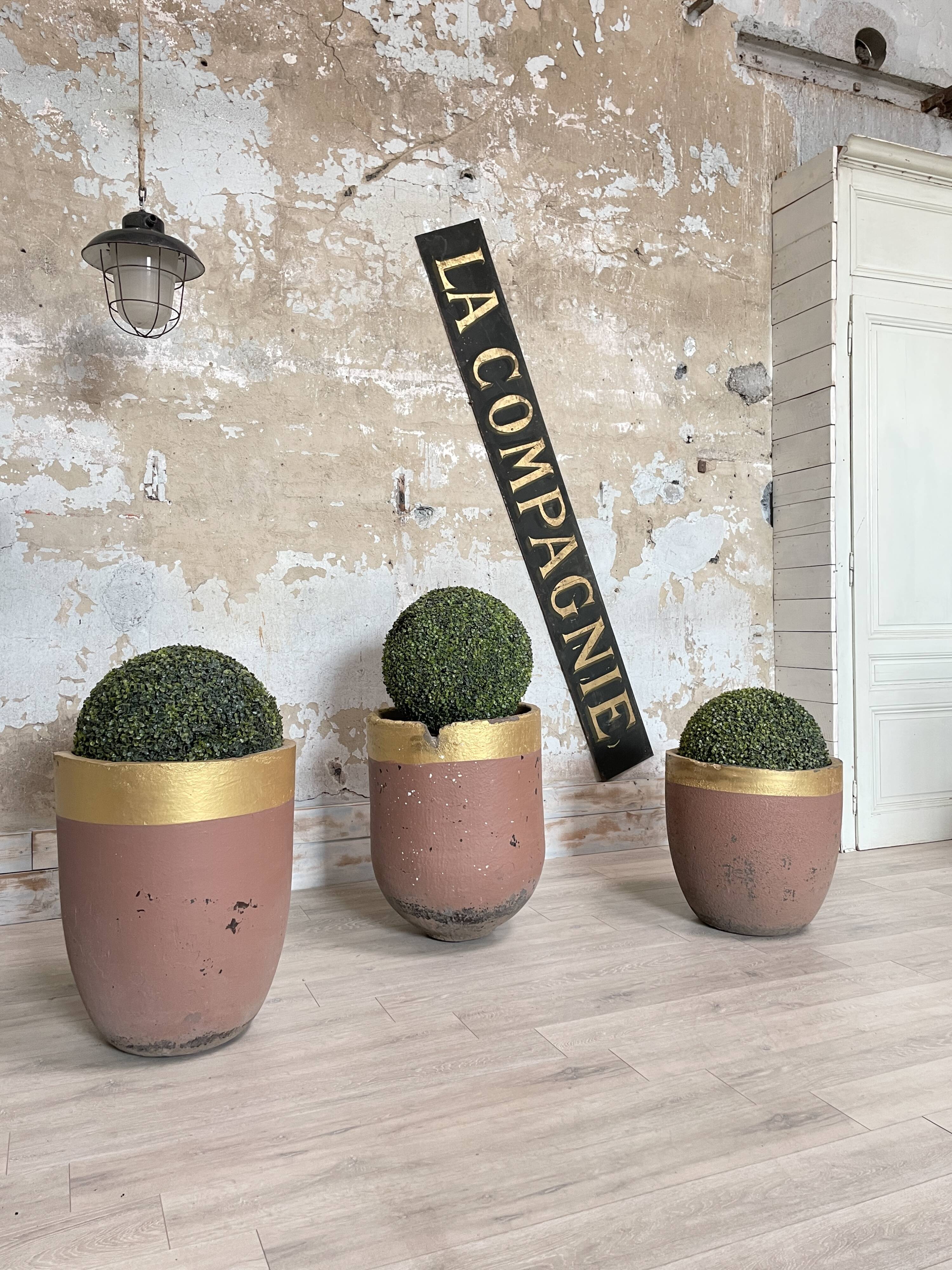 Planters, foundry crucibles